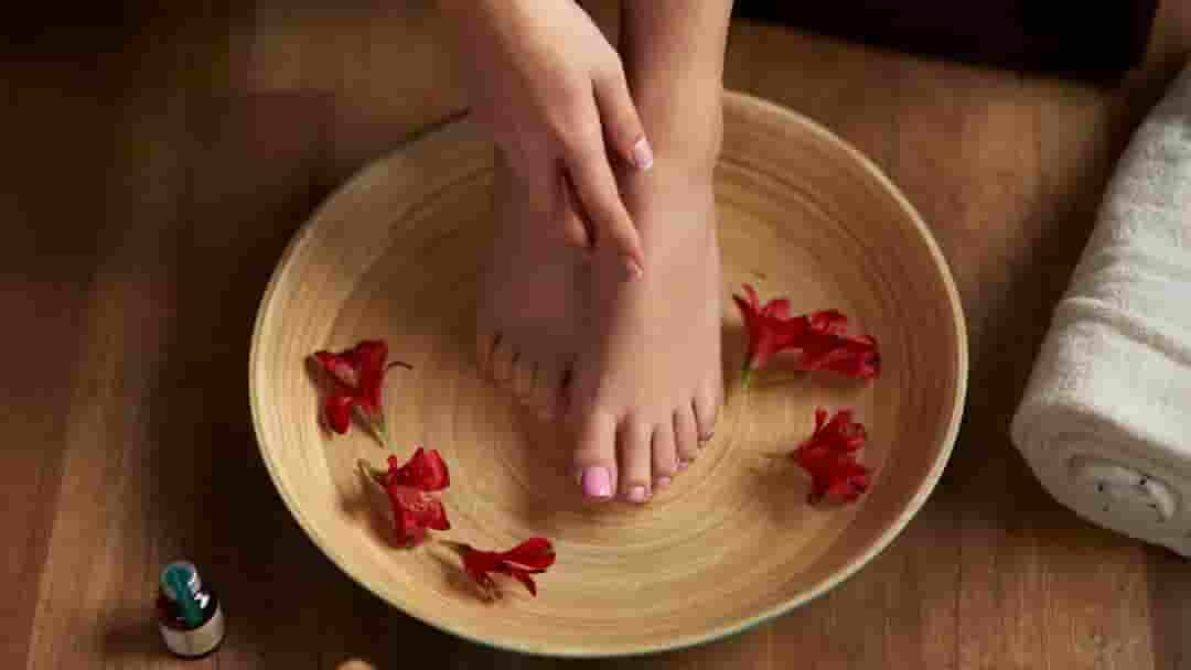 5 Important Winter Foot Care Tips for Healthy Feet - CuraFoot.in