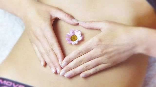 Applying castor oil on navel at night: Why it is highly recommended