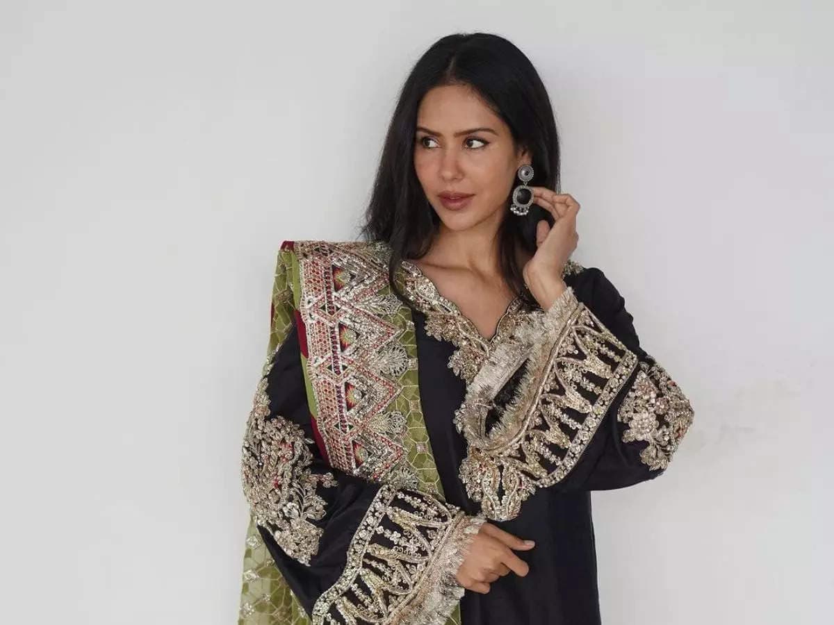 Sonam Bajwa's Salwar Suit Is A Perfect Blend Of Fashion And Sophistication